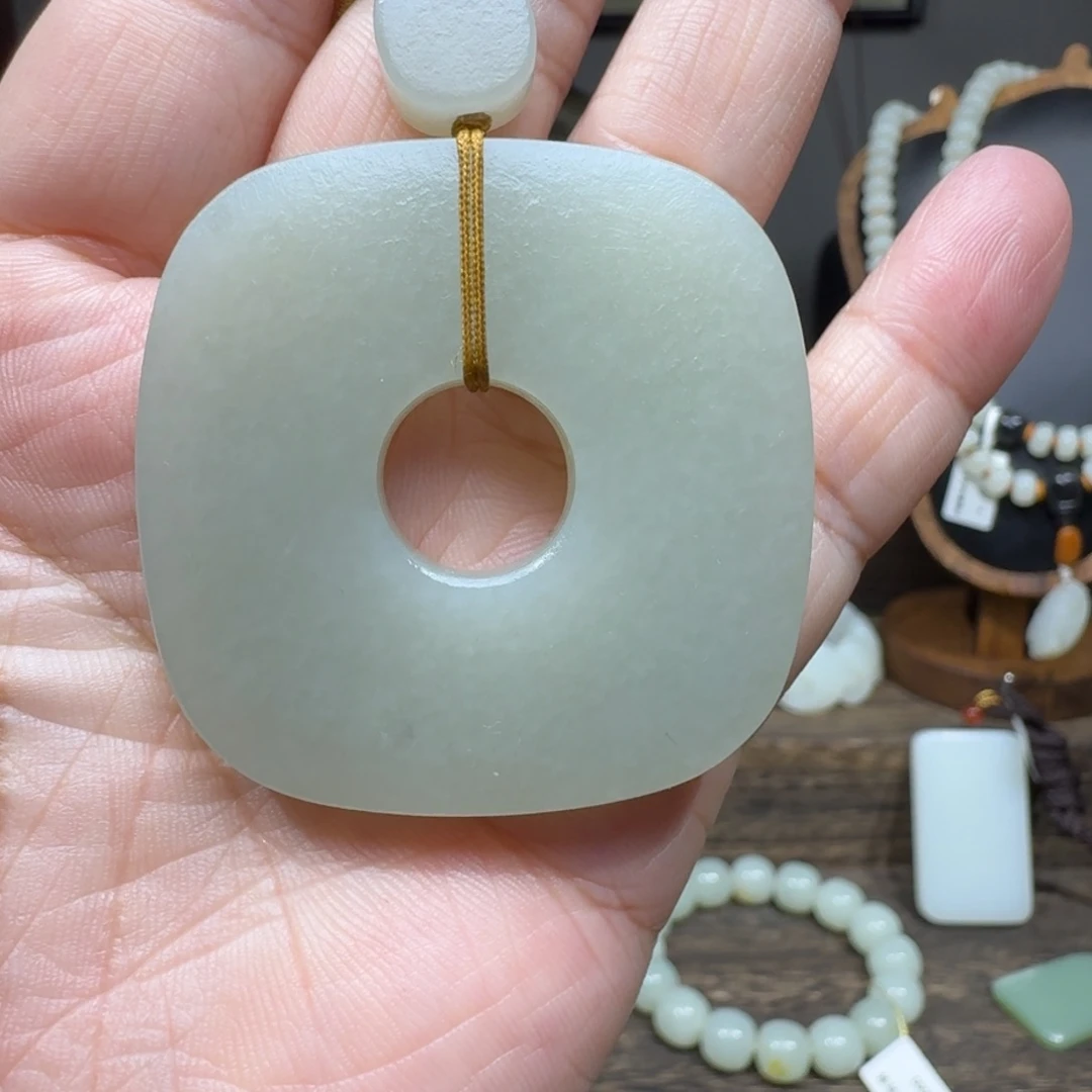 和田玉颈饰未镶嵌