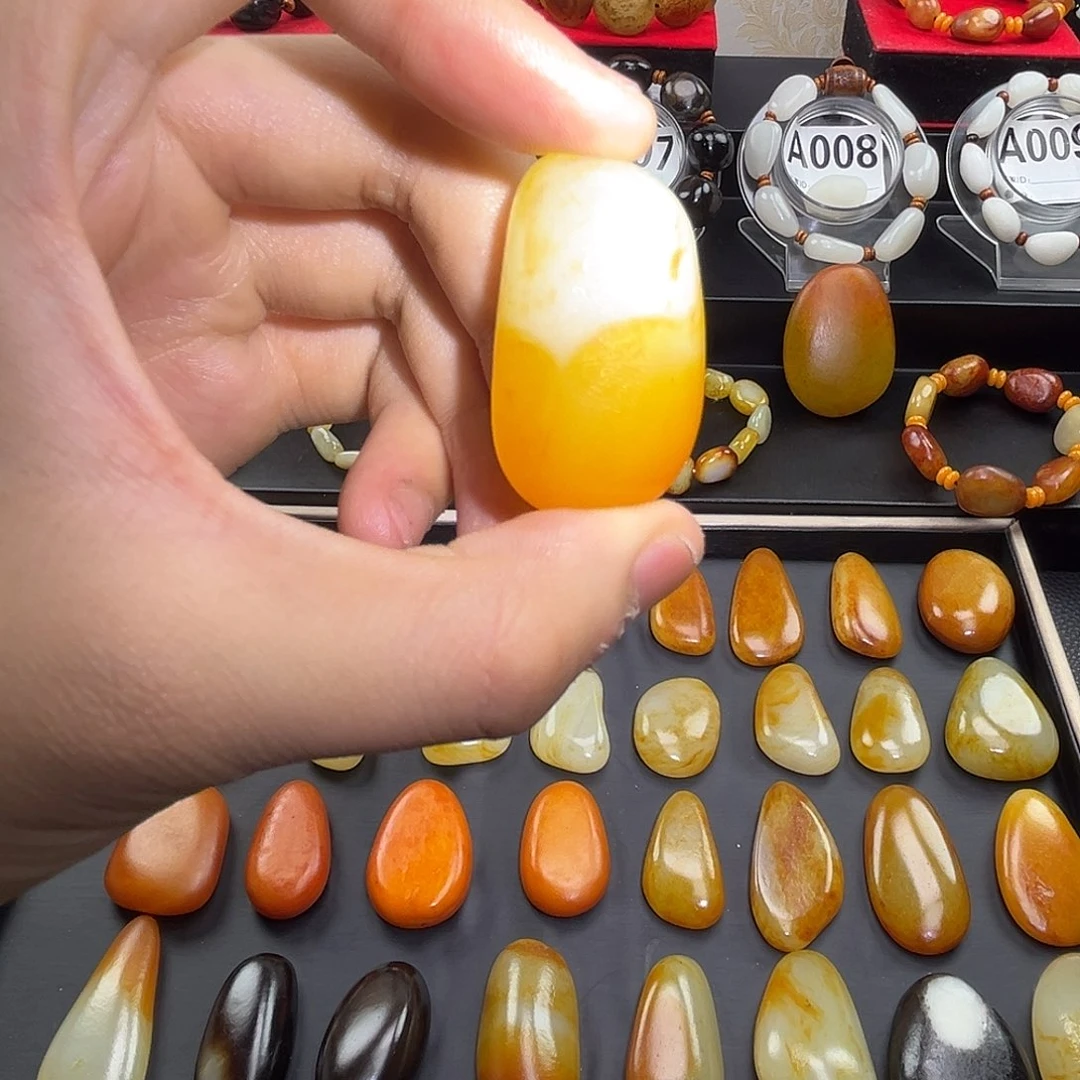 和田玉未镶嵌吊坠(赠链)