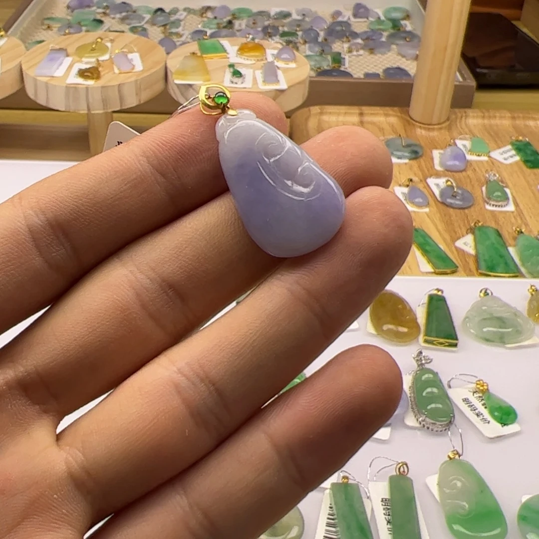 翡翠18K金镶嵌颈饰