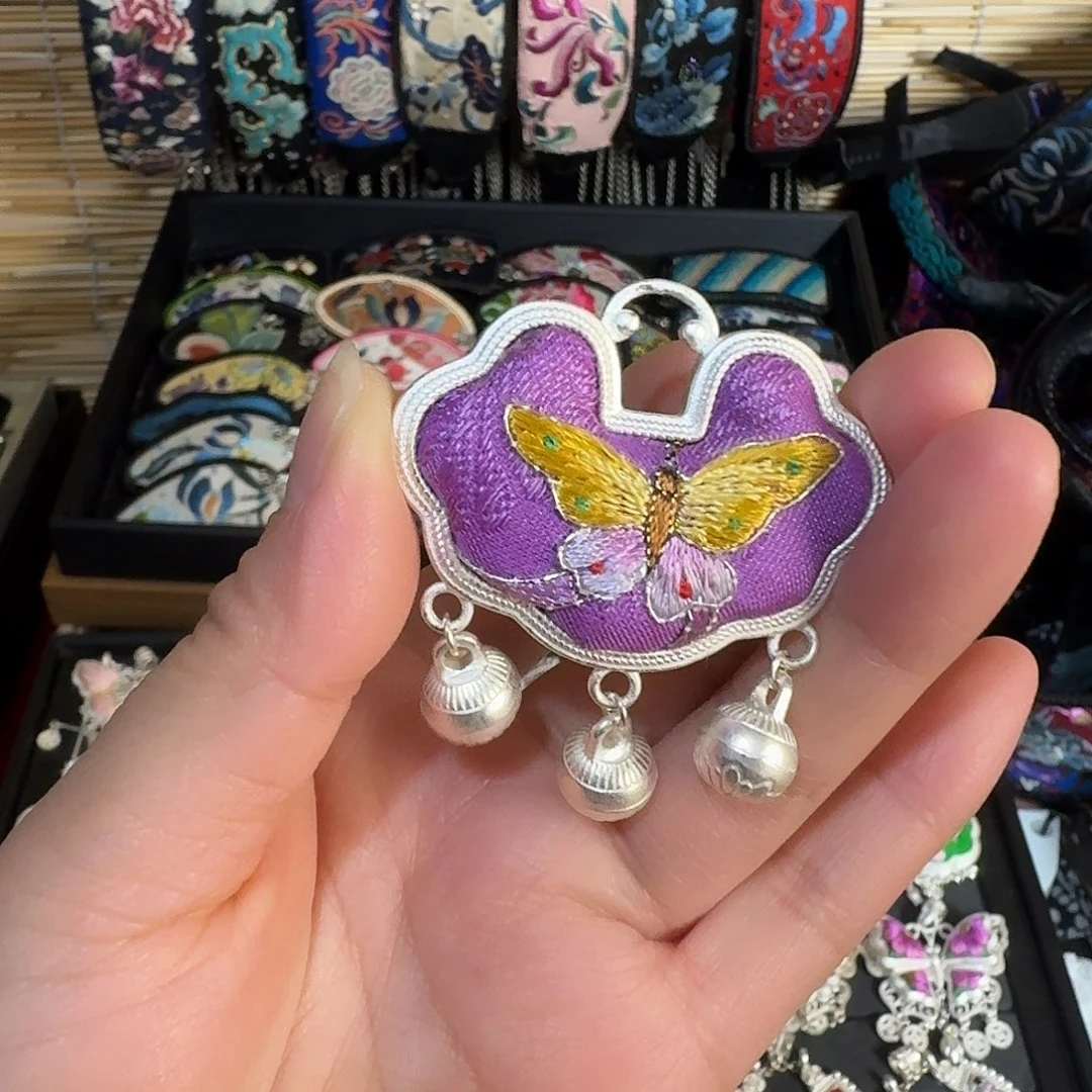 织绣民族风刺绣吊坠