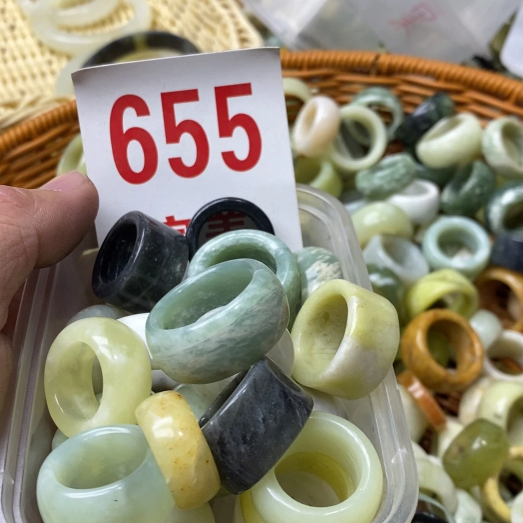 蛇纹石玉挂坠未镶嵌