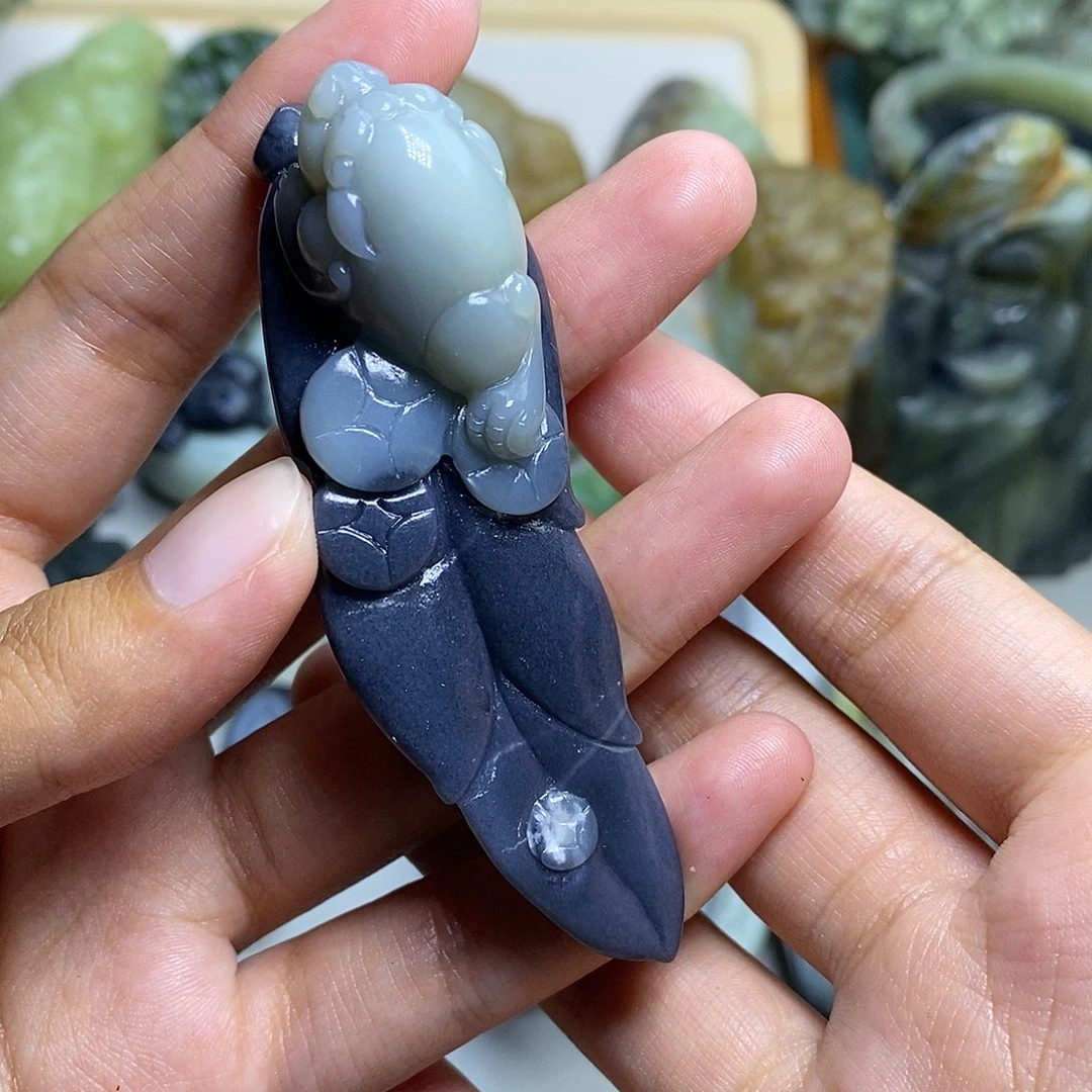 和田玉未镶嵌颈饰奇*