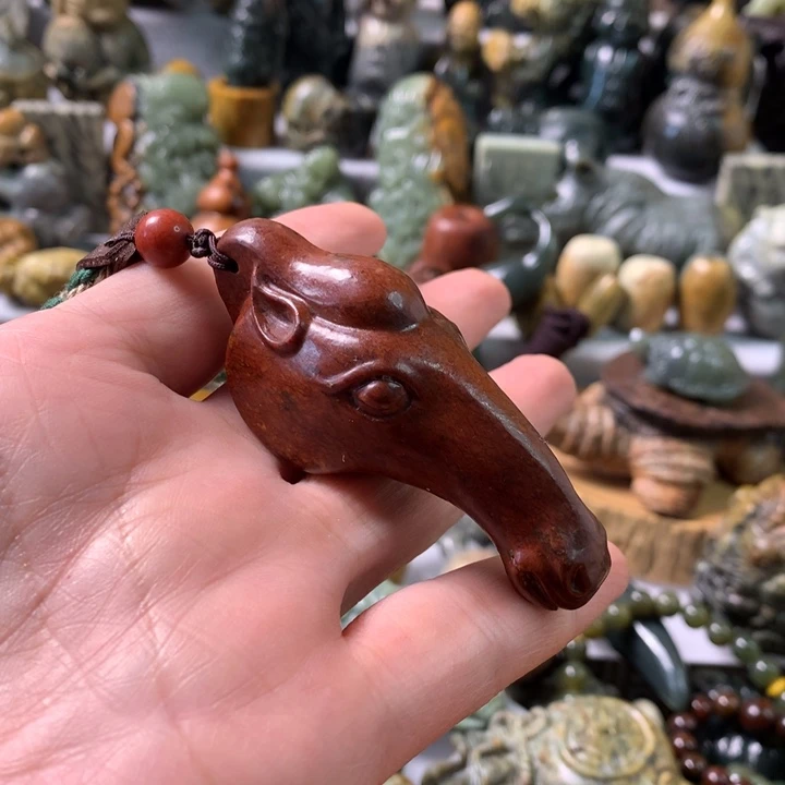 未镶嵌岫岩河磨玉（透闪石质玉）把件