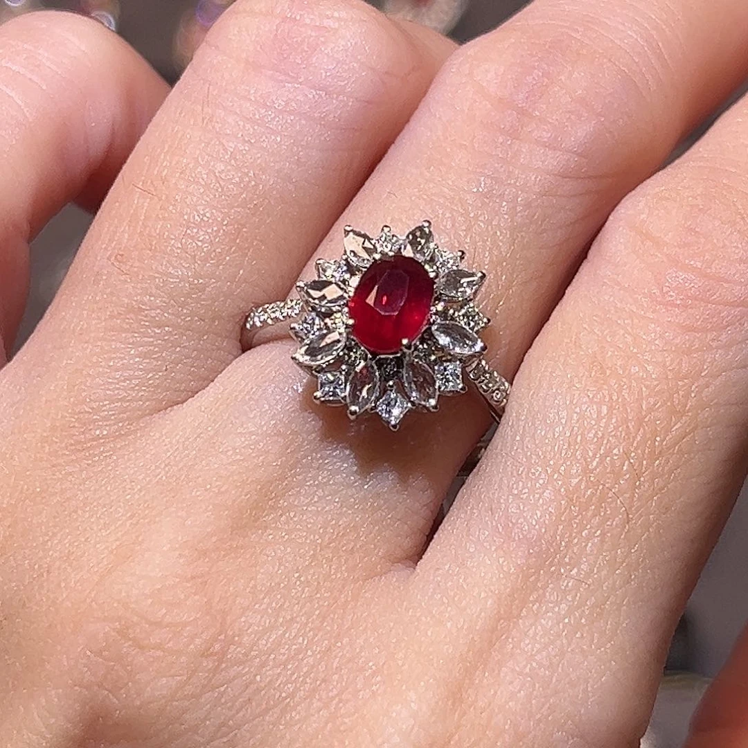 红宝石18K金镶嵌戒指