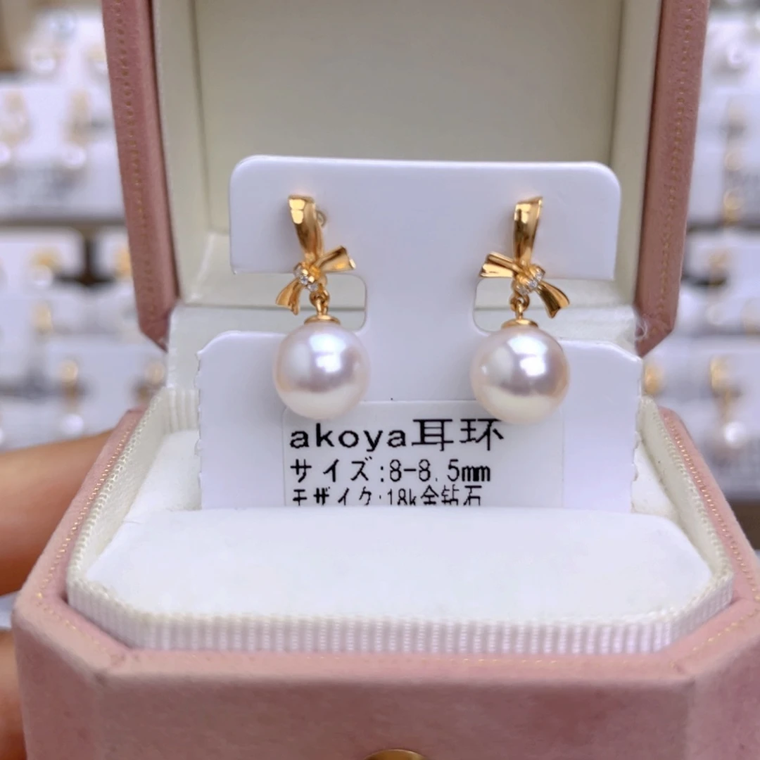18K金镶嵌海水珍珠耳饰
