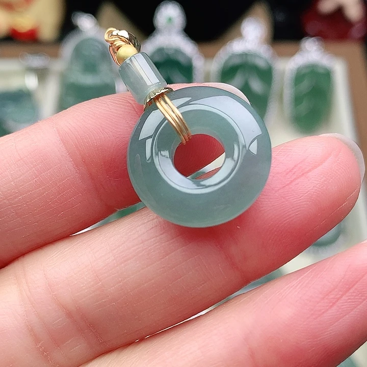 颈饰未镶嵌翡翠吊坠