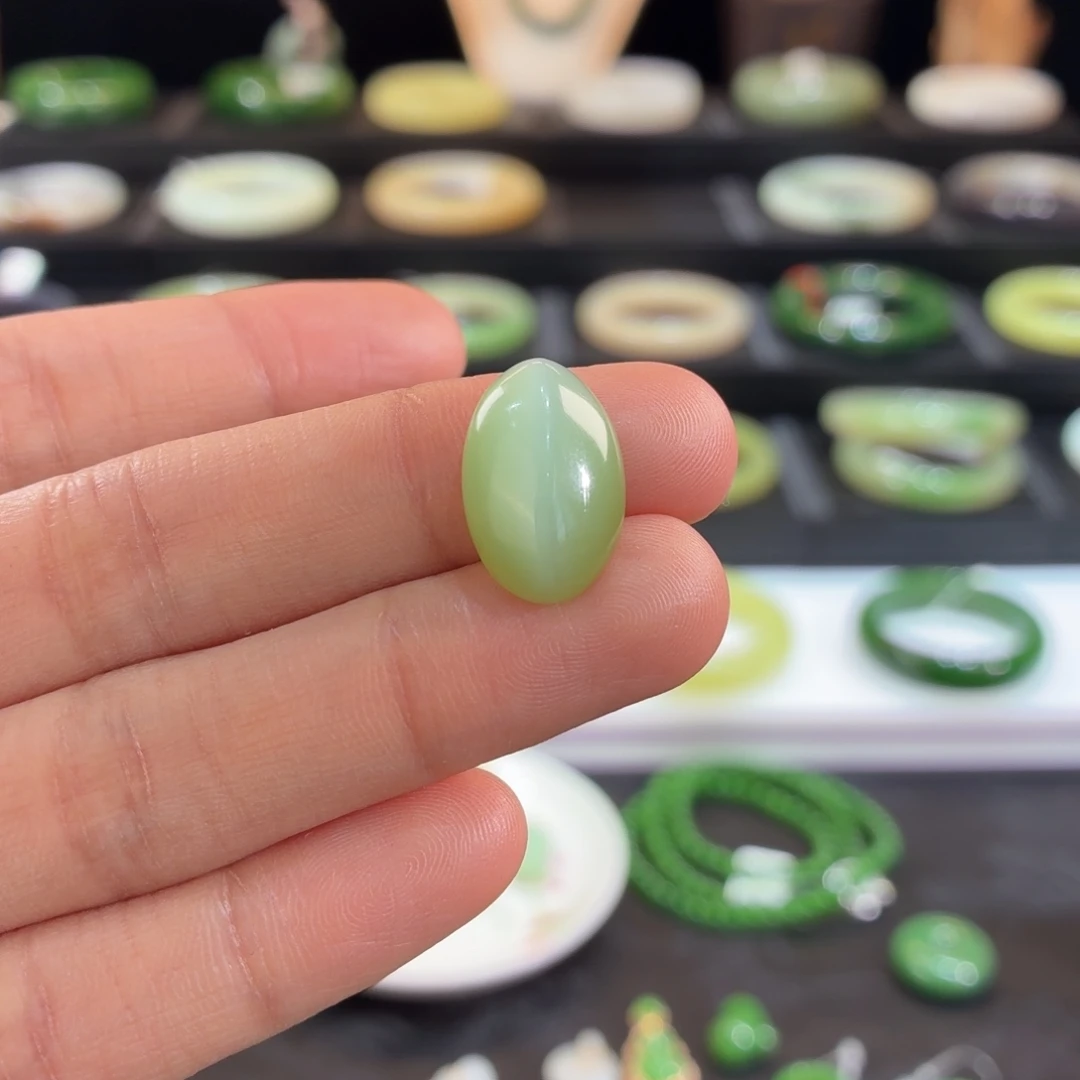 和田玉未镶嵌珠宝半成品黑羊洞裸石