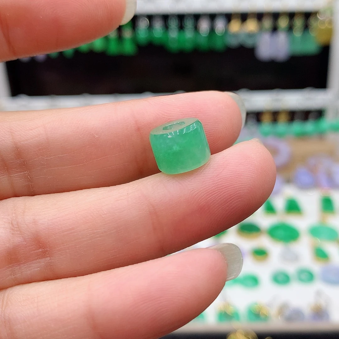 翡翠挂件未镶嵌阙