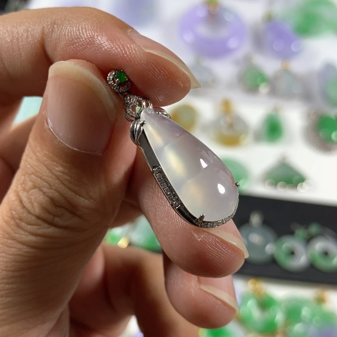 翡翠颈饰18K金镶嵌翡翠