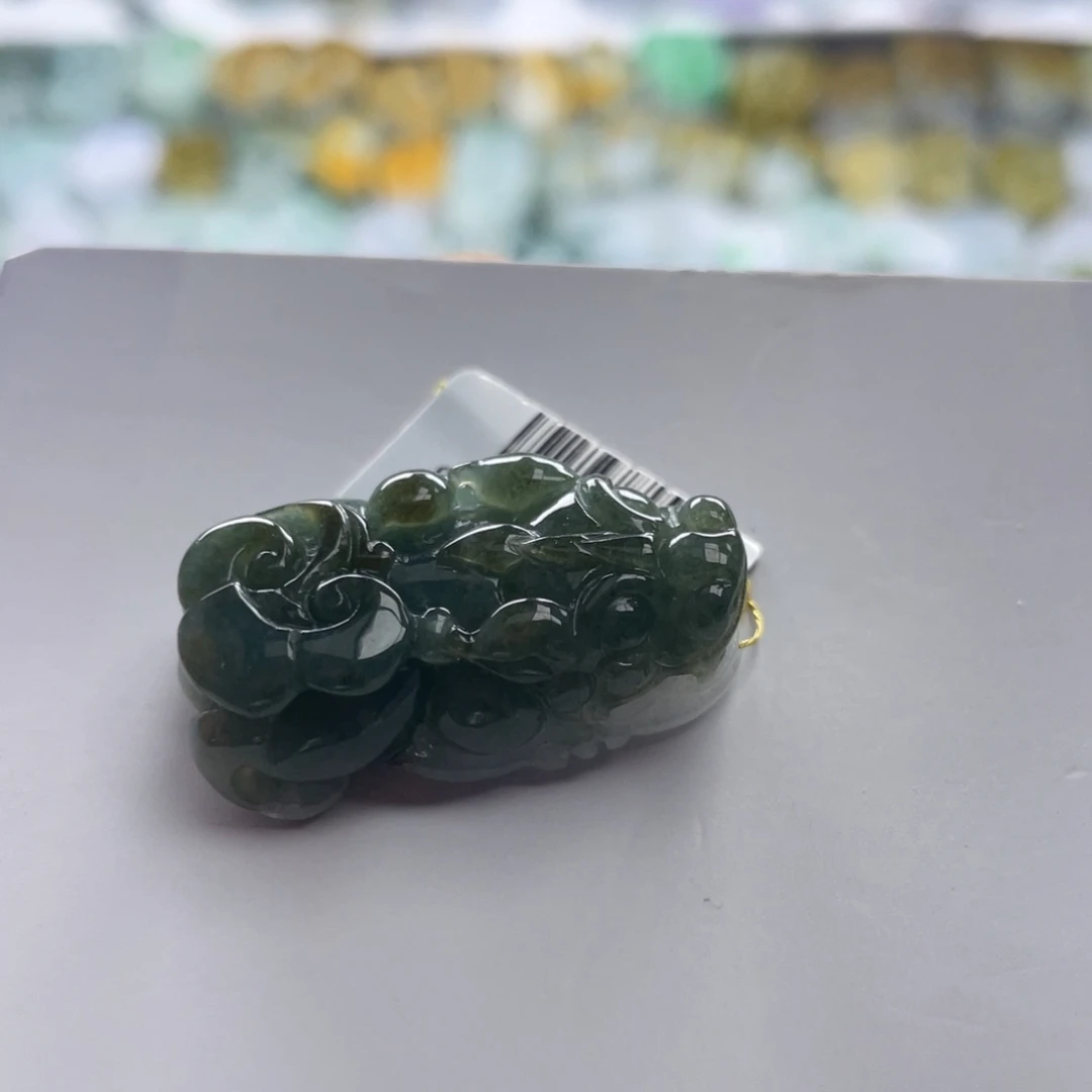 翡翠未镶嵌颈饰貔貅