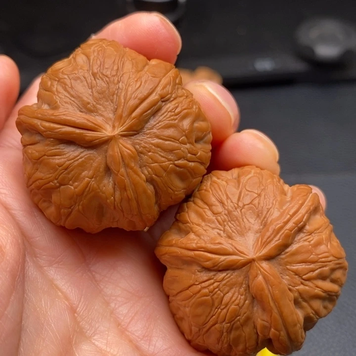 下***景文玩核桃吊坠元宝三棱39