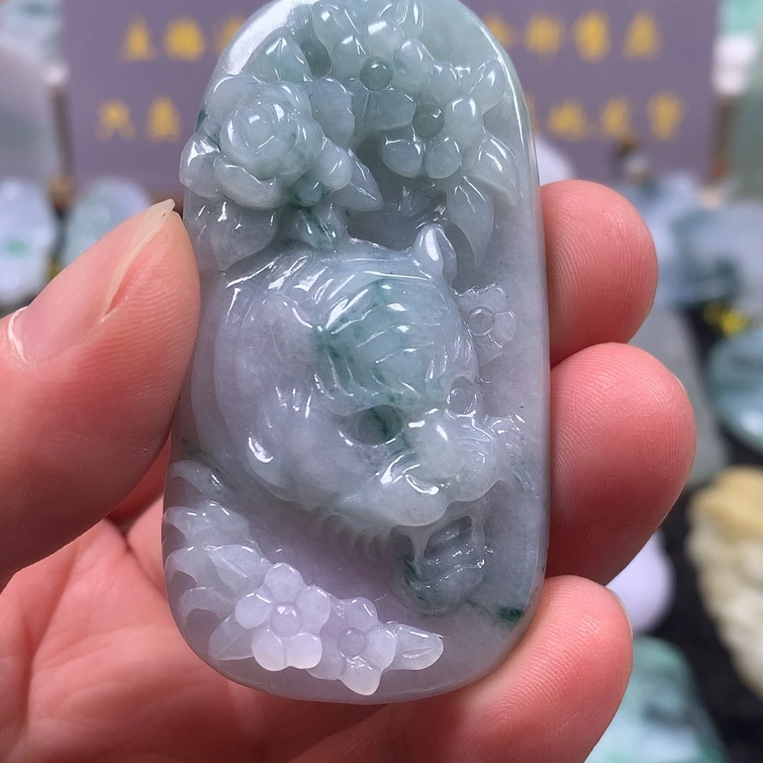 翡翠未镶嵌颈饰吊牌