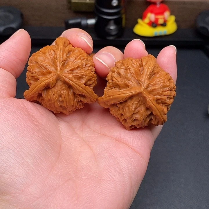 陈***贺把件文玩核桃宫灯
