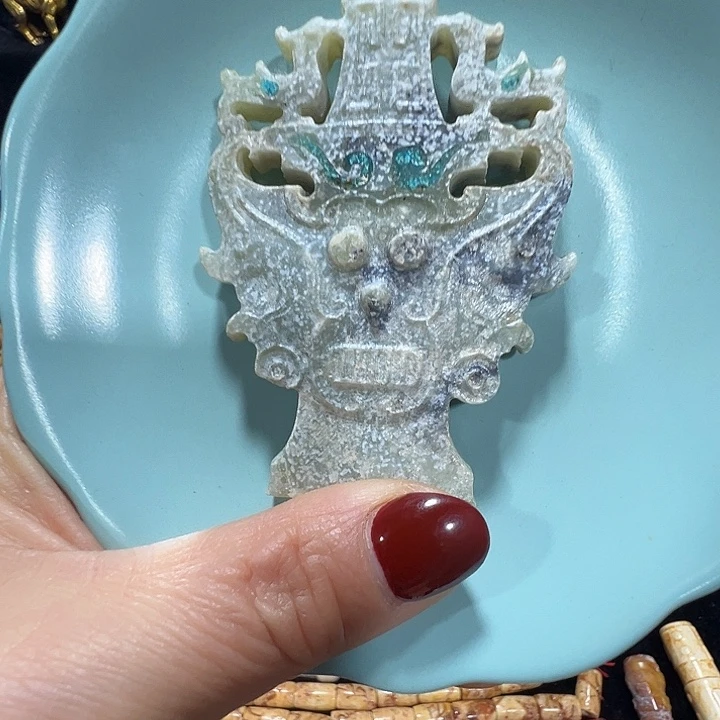 透闪石质玉未镶嵌挂件