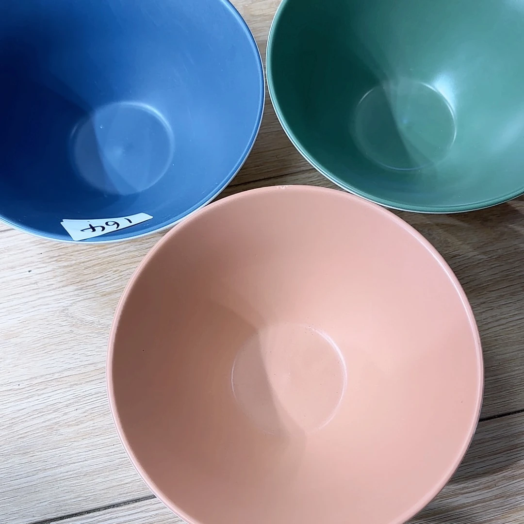 瓷片各一个颜色，。 斗箕大碗，。