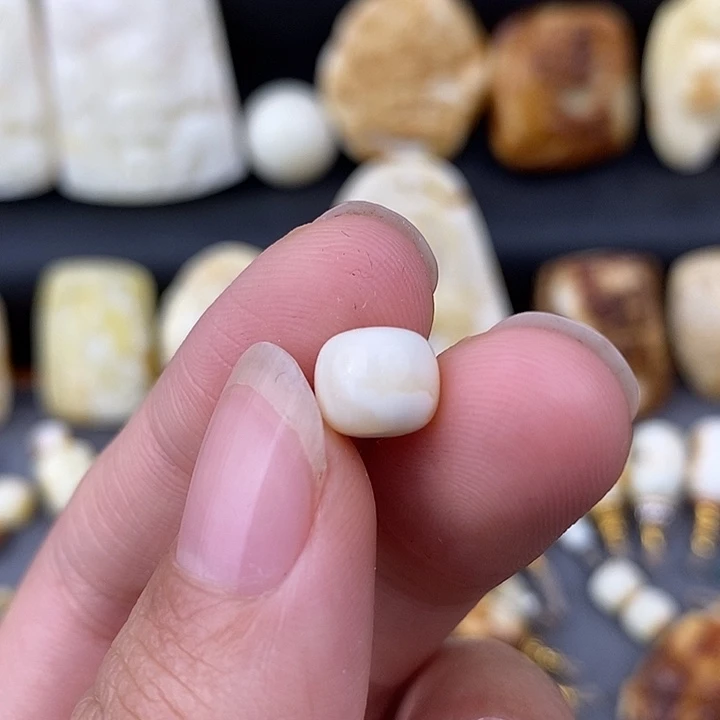 琥珀未镶嵌裸石8.5×7.4