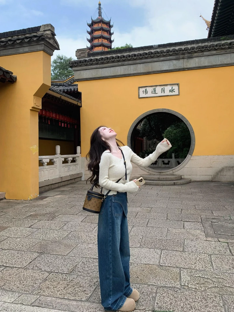 2025秋季新款韩系松弛感穿搭不规则针织上衣搭配牛仔裤两件套装女