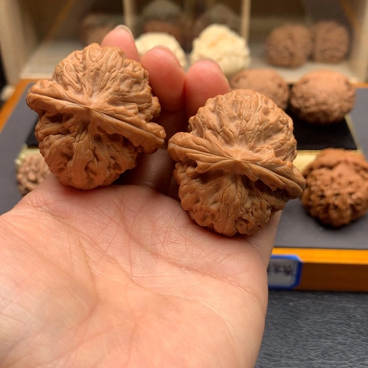 文玩核桃吊坠高****间红锦鲤