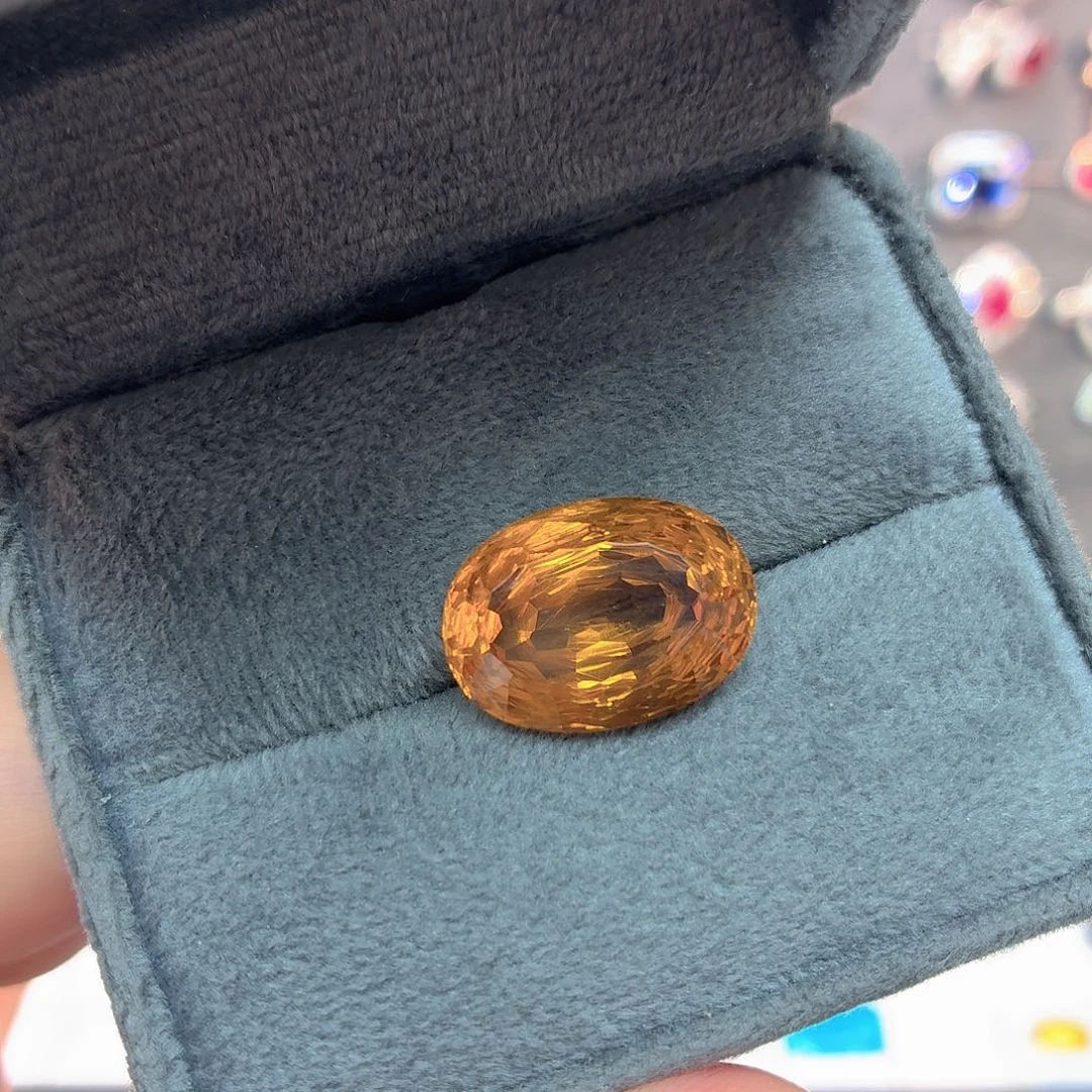 925银培育暴力黄水晶色裸石