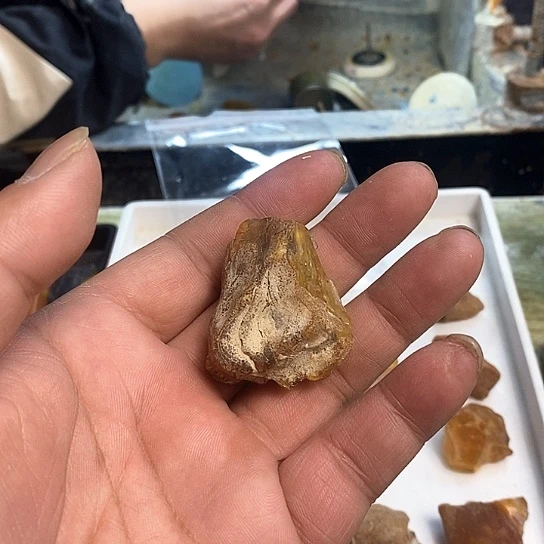 琥珀裸石未镶嵌江*琥珀