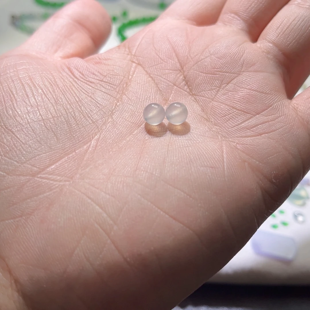 散珠翡翠裸石一对6.8mm