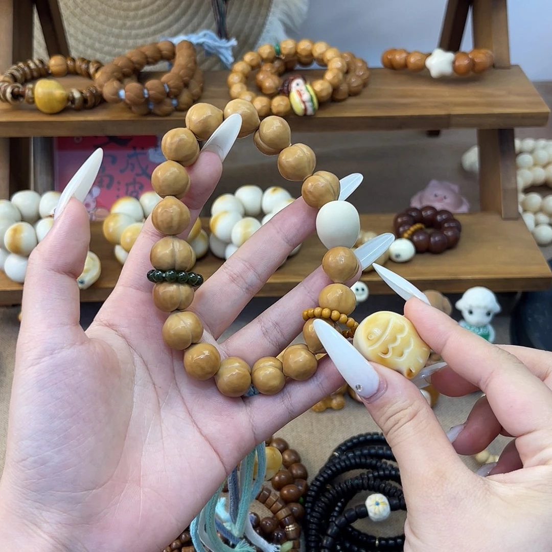 ᶻ***.猴头核桃吊坠猴头手持