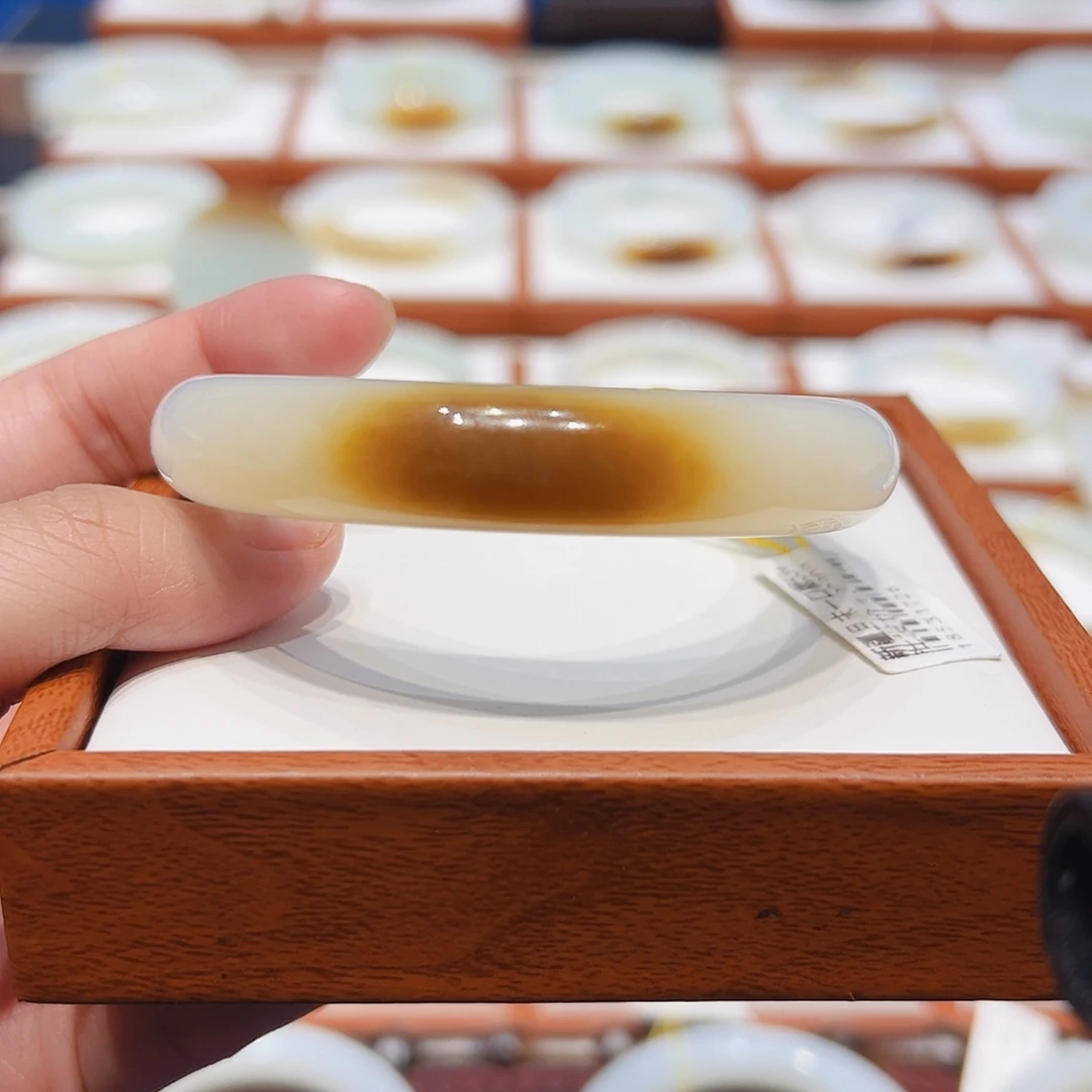 和田玉未镶嵌手镯一口糖5354