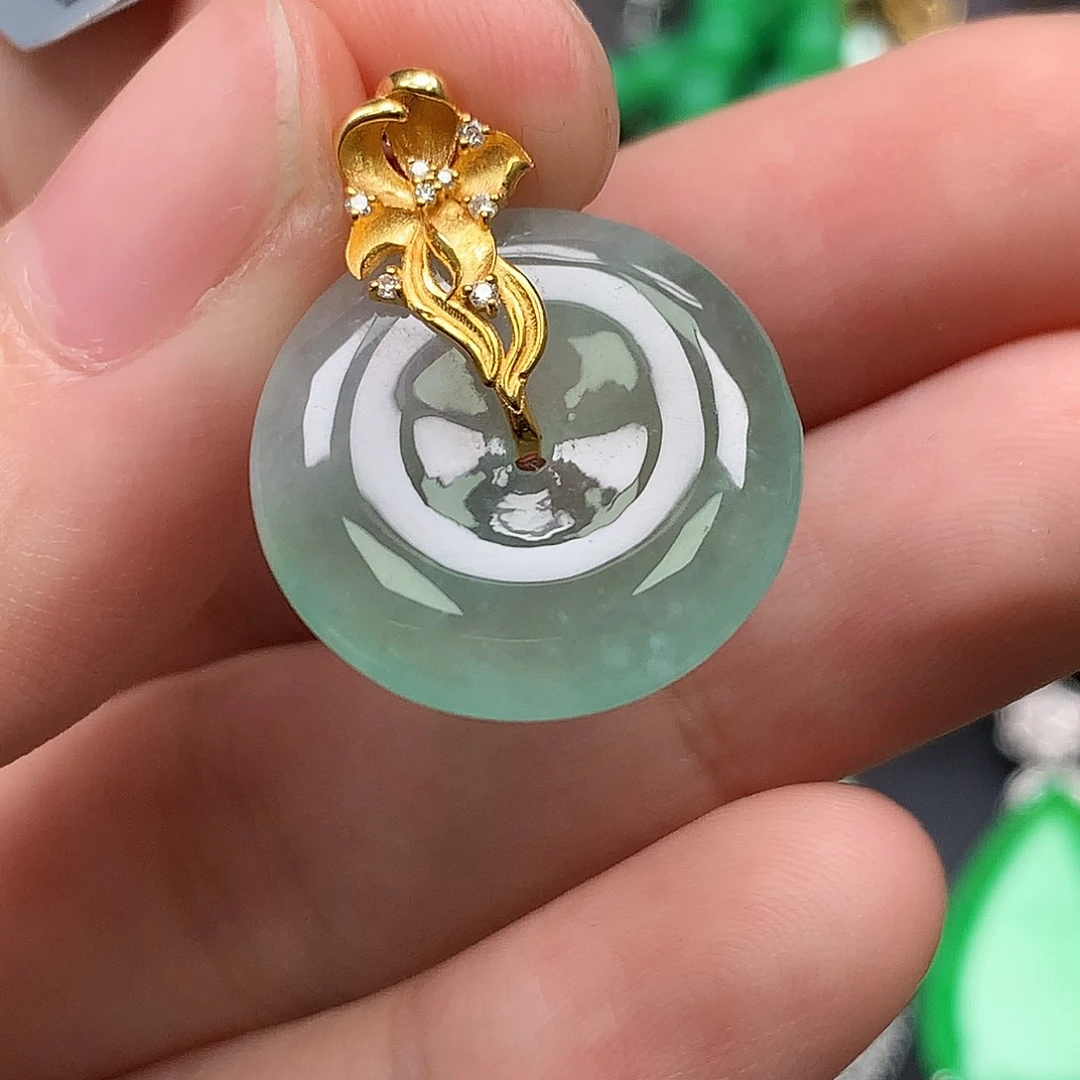 翡翠18K金镶嵌颈饰