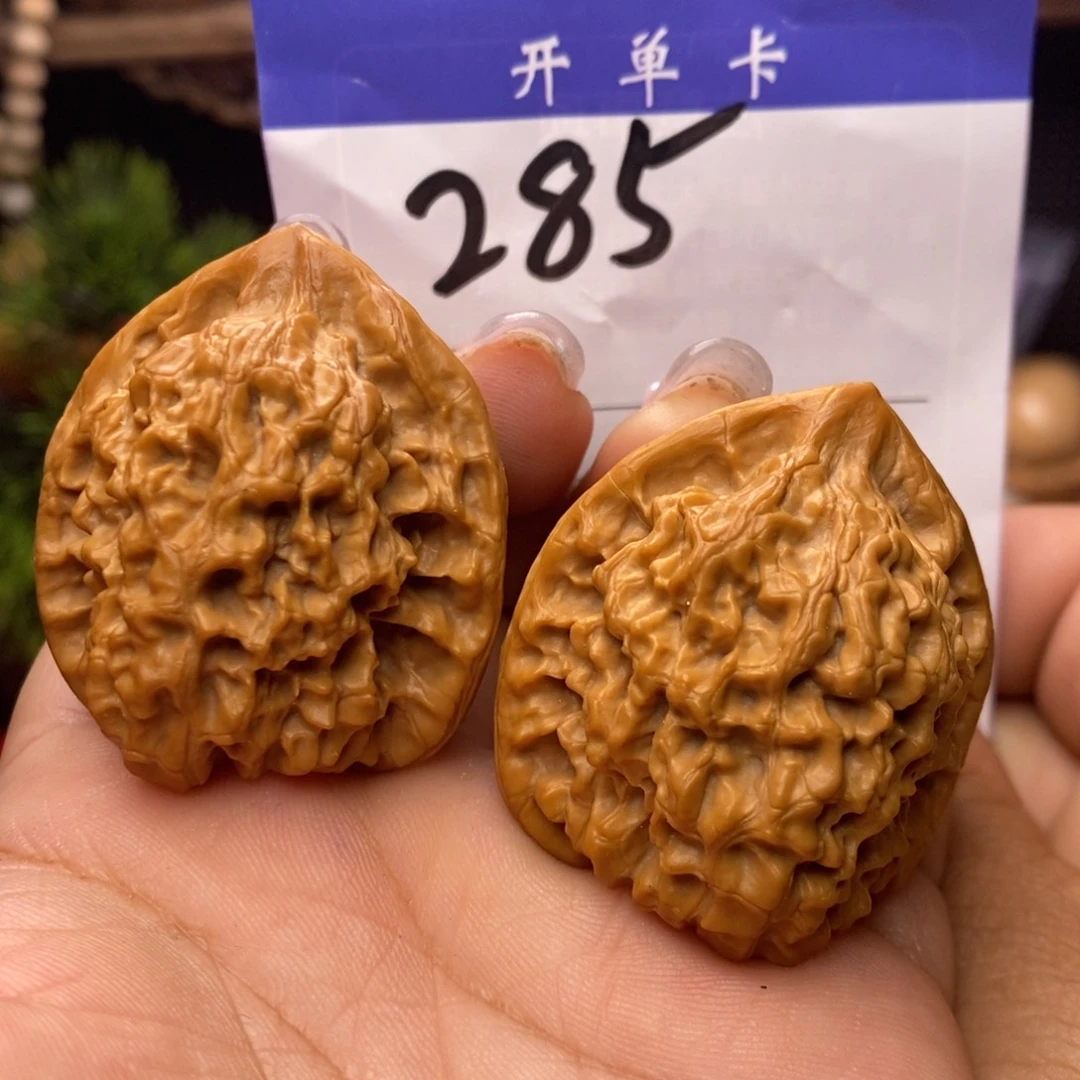 文玩核桃吊坠官帽。边36。肚34。丹