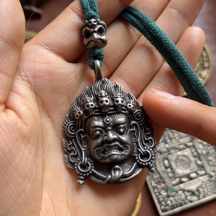 琉璃颈饰用****杨喜欢的朋友