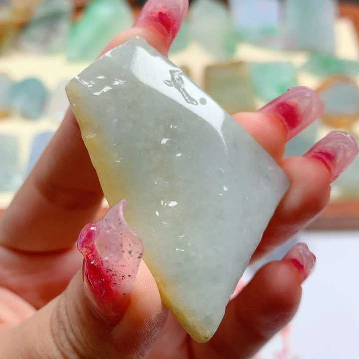 颈饰未镶嵌翡翠好