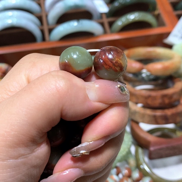 透闪石质玉未镶嵌颈饰半*烟