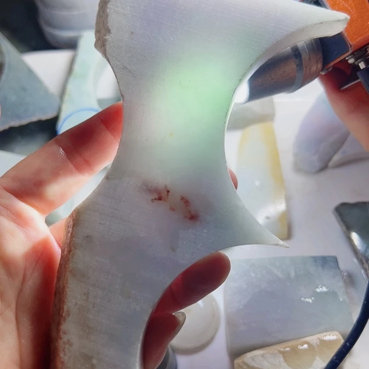 翡翠颈饰未镶嵌翡翠片料