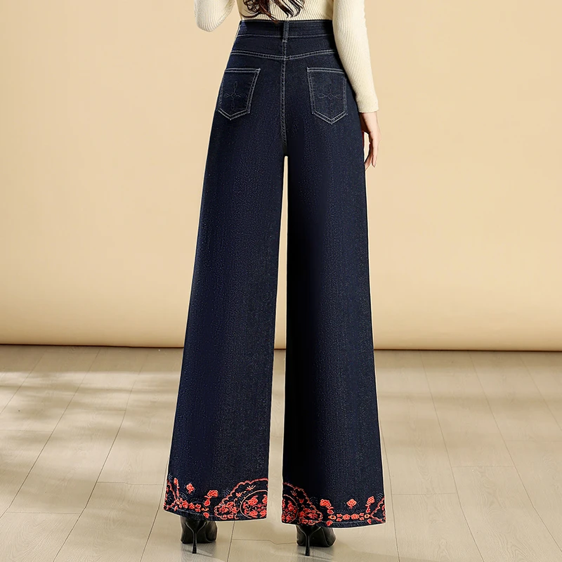 民族风大脚阔腿牛仔裤女秋冬新款高腰显瘦休闲妈妈裤大码国风女裤