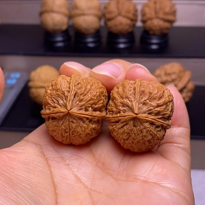 憶***_文玩核桃把件密石三楞42