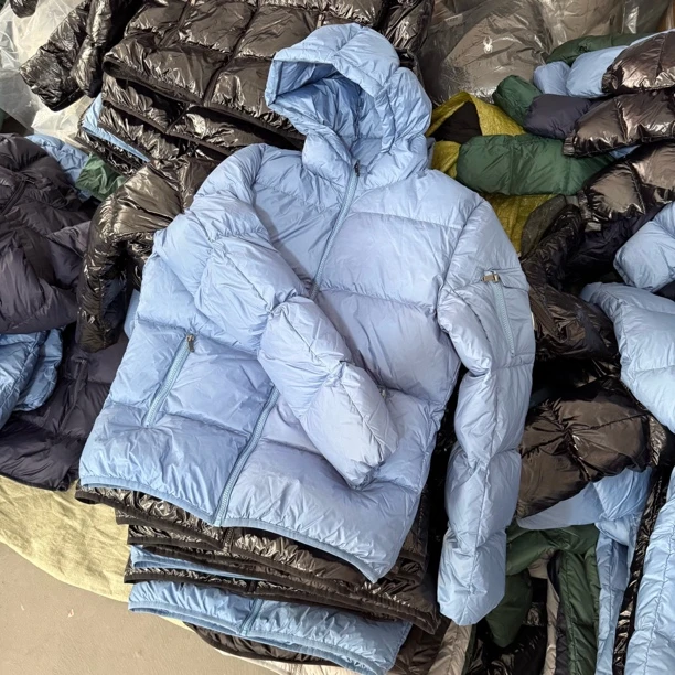 J 男款加厚连帽羽绒服