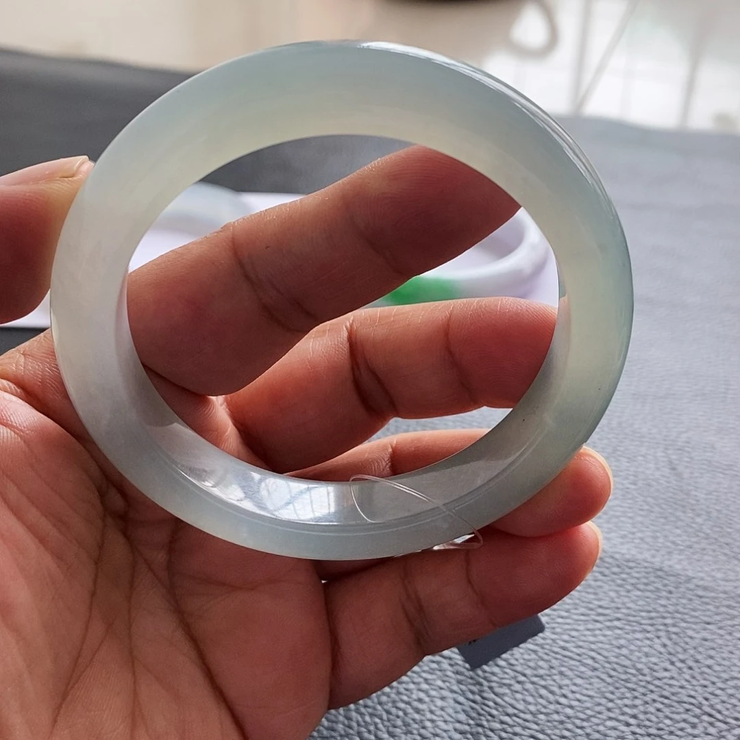 翡翠手镯未镶嵌天然翡翠手镯