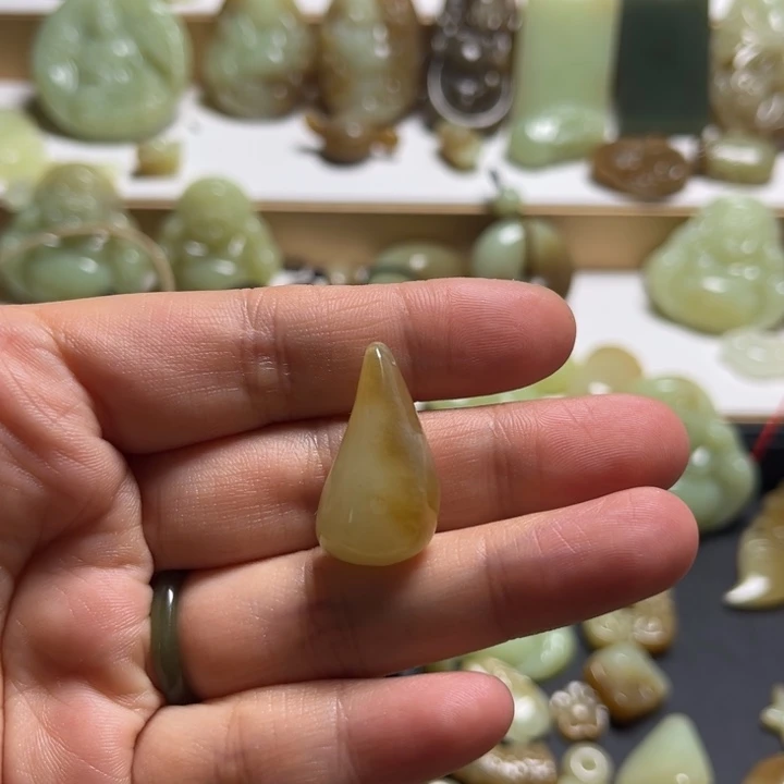 和田玉未镶嵌颈饰T****o