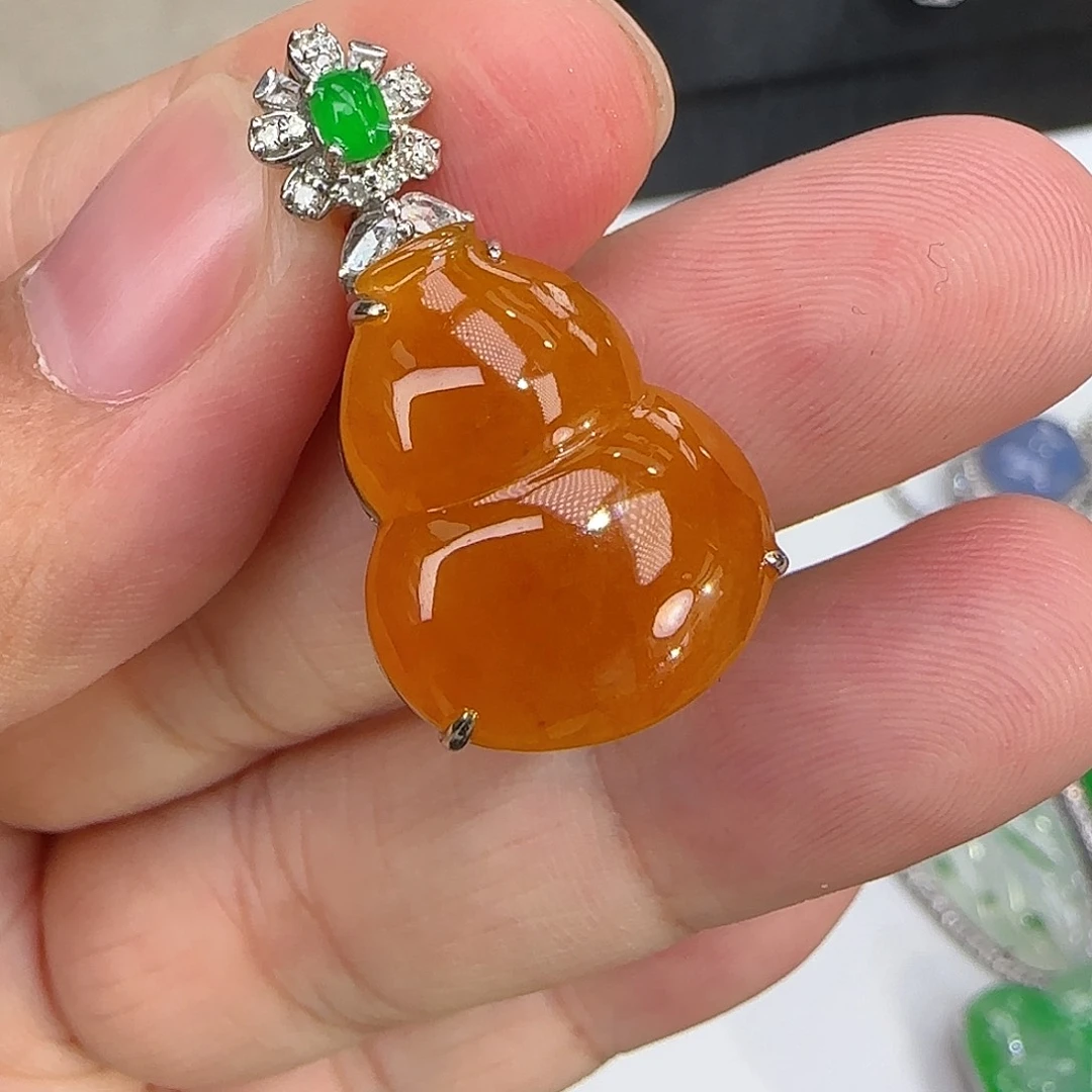 翡翠颈饰18K金镶嵌天然翡翠