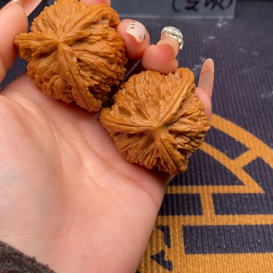 侯***生吊坠文玩核桃白狮子