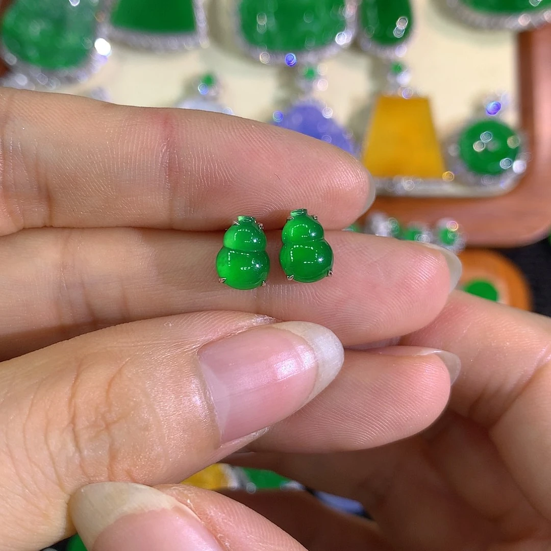 翡翠18K金镶嵌耳饰葫芦耳钉