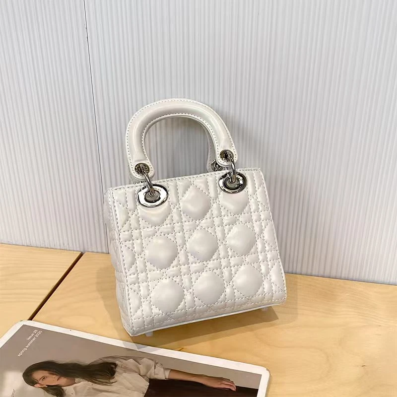 百搭精致小号珠光白轻奢时尚手提斜挎包