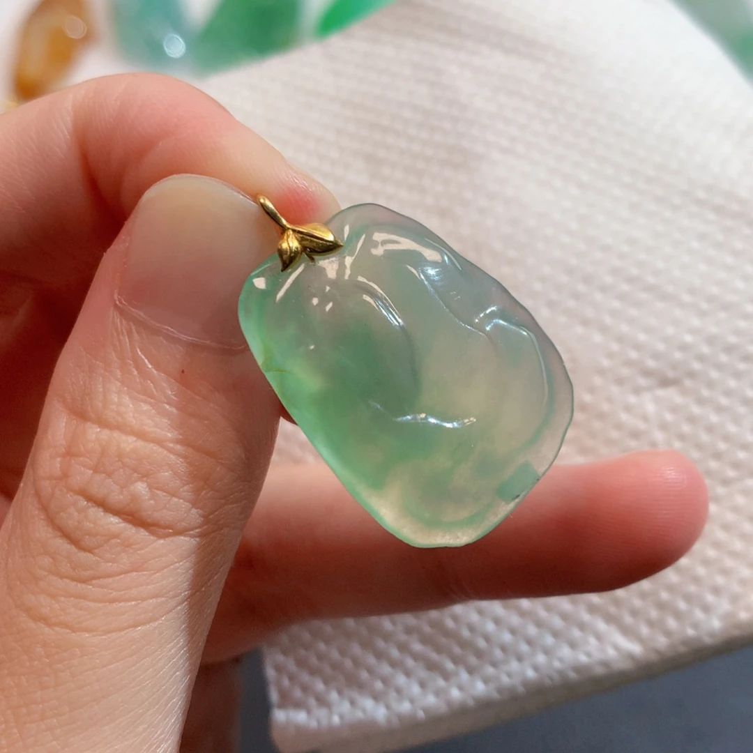 翡翠未镶嵌吊坠(不含链)79