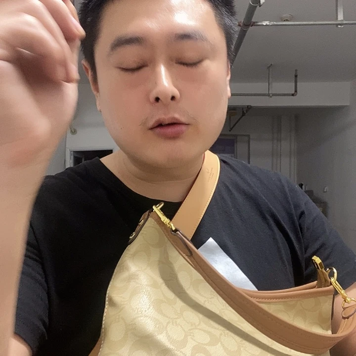 鳄鱼皮（革）犏牛皮（革）