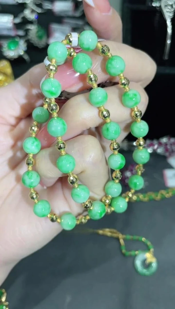 18K金镶嵌翡翠手链 多样性发其一