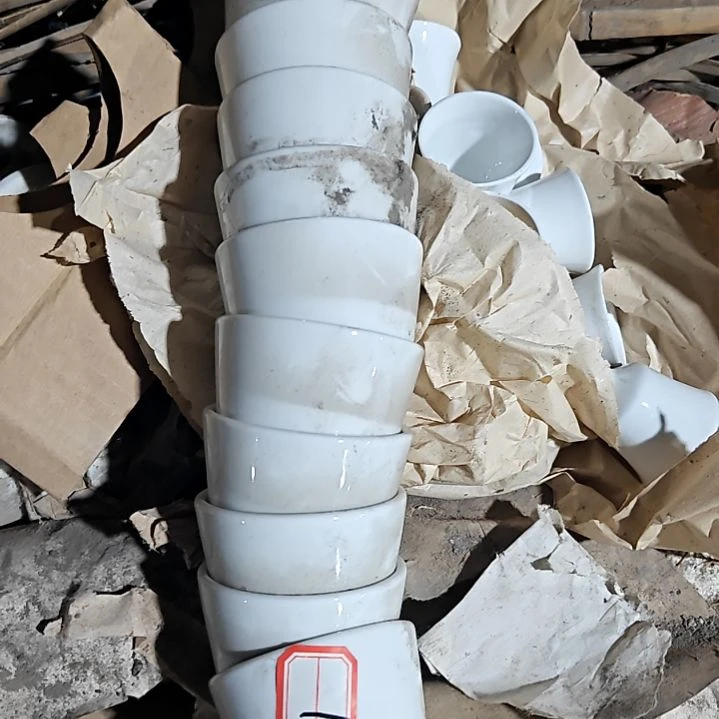 摆件盘子碗茶壶啥都有