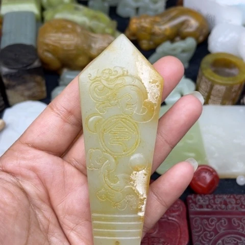 蛇纹石玉未镶嵌颈饰19