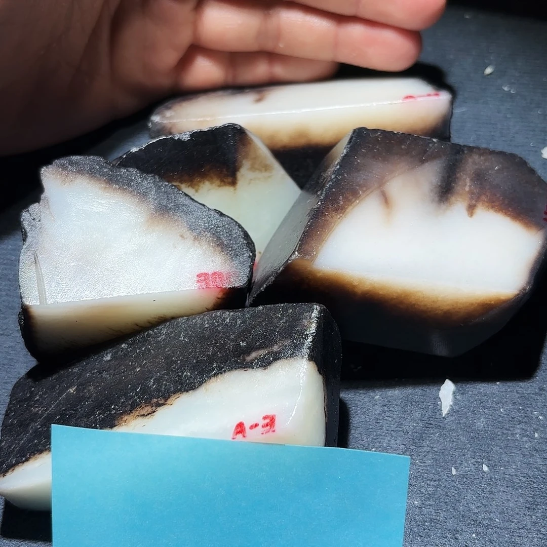 金***宝和田玉未镶嵌珠宝奇石