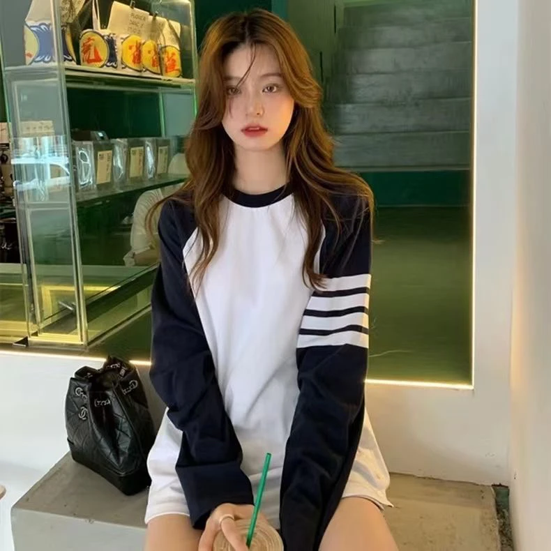 白色磨毛t长袖宽松圆领撞色