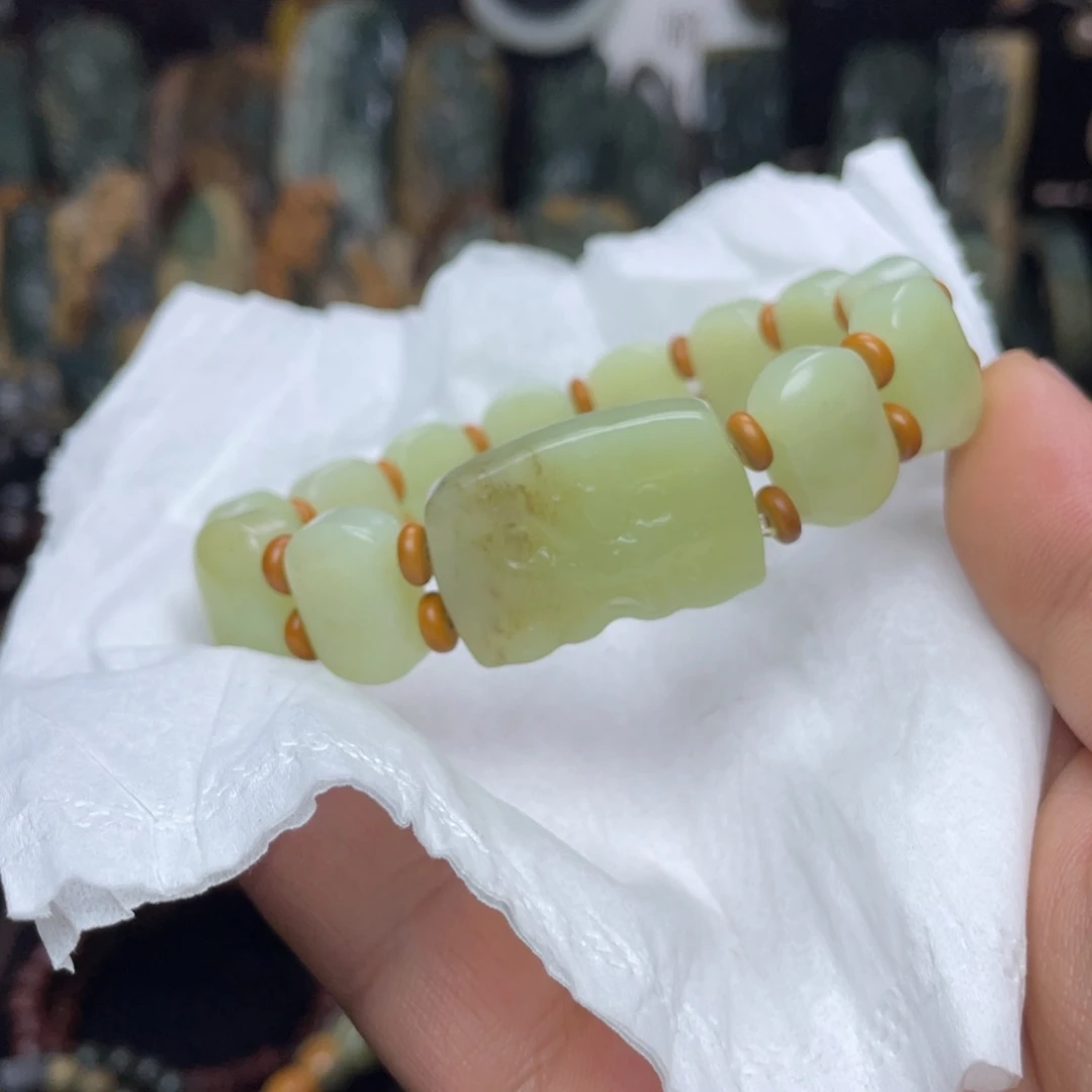 岫岩老玉（透闪石质玉）未镶嵌颈饰